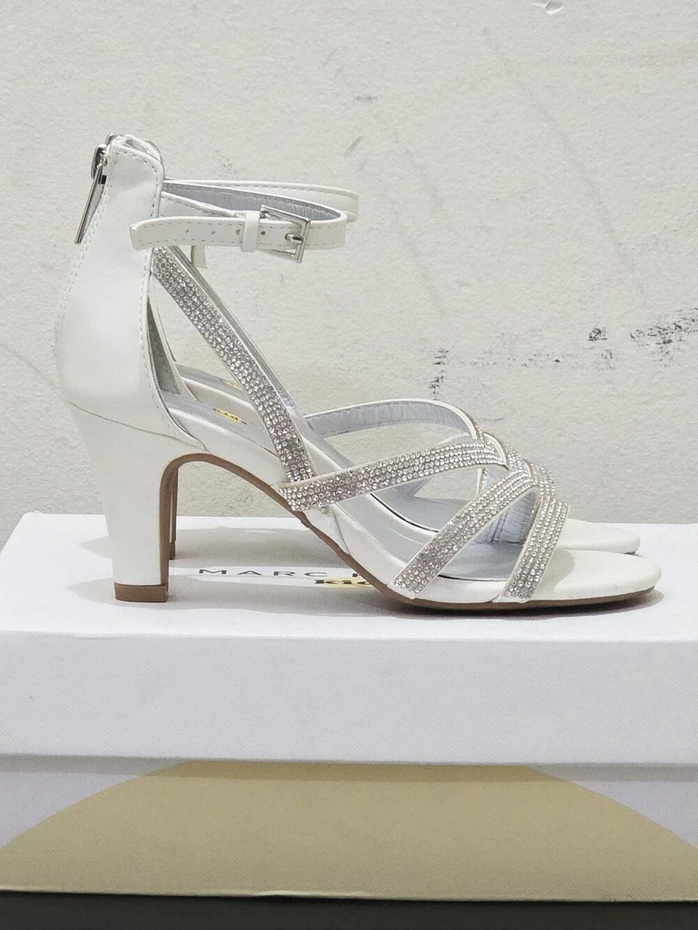 MARC FISHER Kids KENDALL SALTO style MCF127 White Rhinestone Heels Size 2 IN BOX